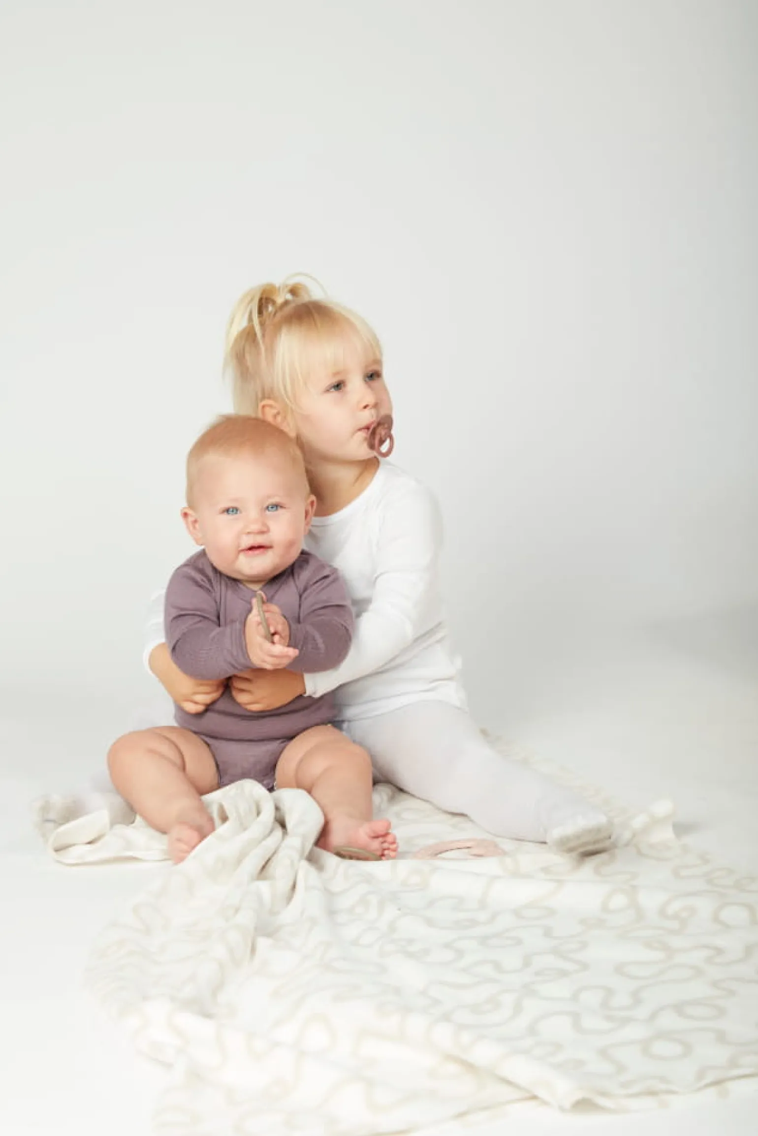BIBS COLOUR 2-PACK HONEY BEE & OLIVE 6m+ Smoczek Uspokajający kauczuk Hevea