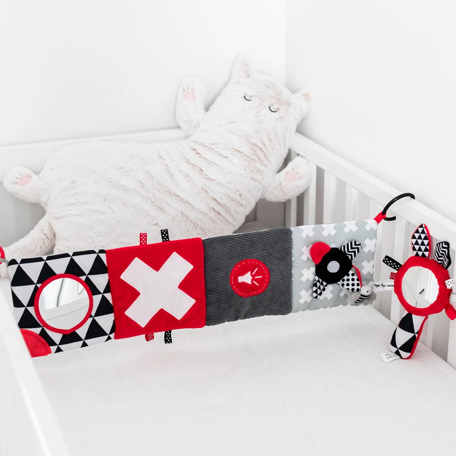 Canpol babies Kontrastowa zabawka z piszczkiem i lusterkiem SENSORY TOYS