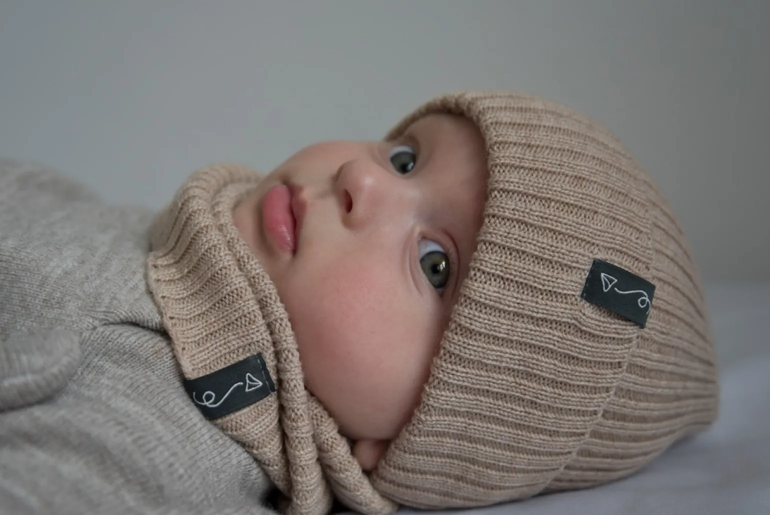 Czapeczka z wełny Merino - BEIGE MELANGE