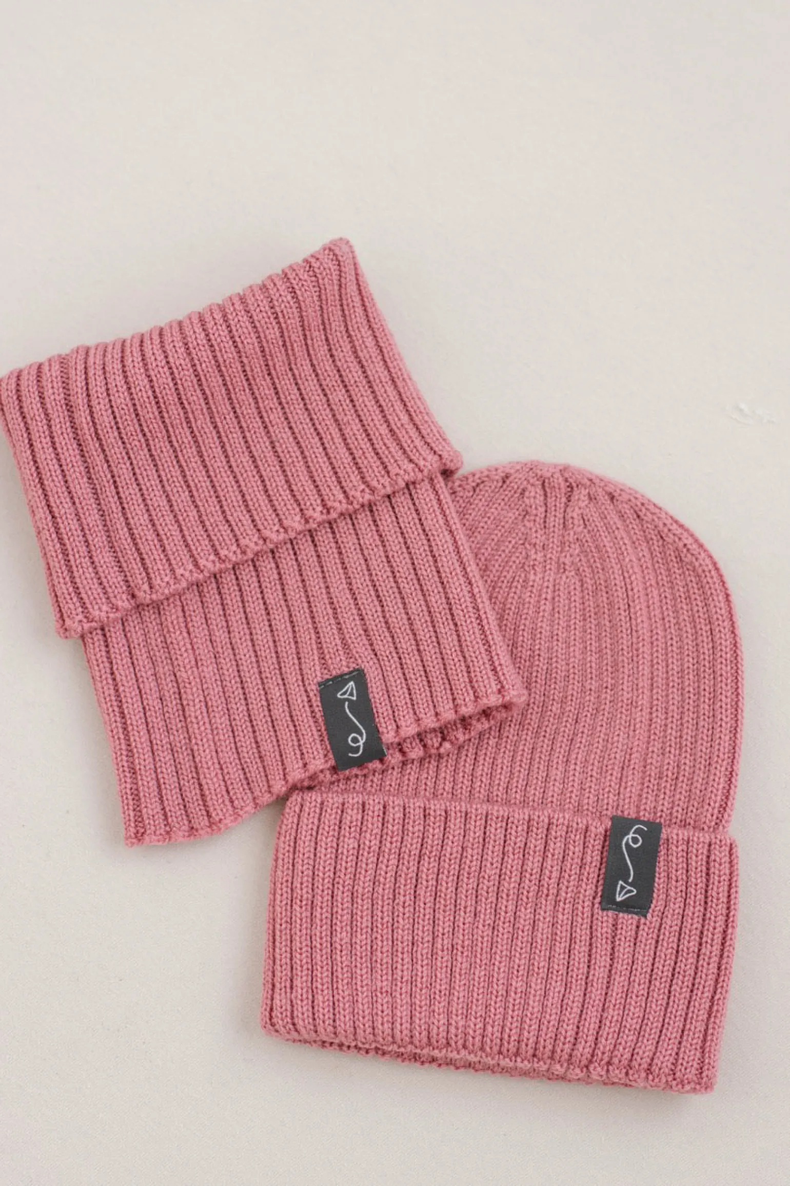Czapeczka z wełny Merino - PINK