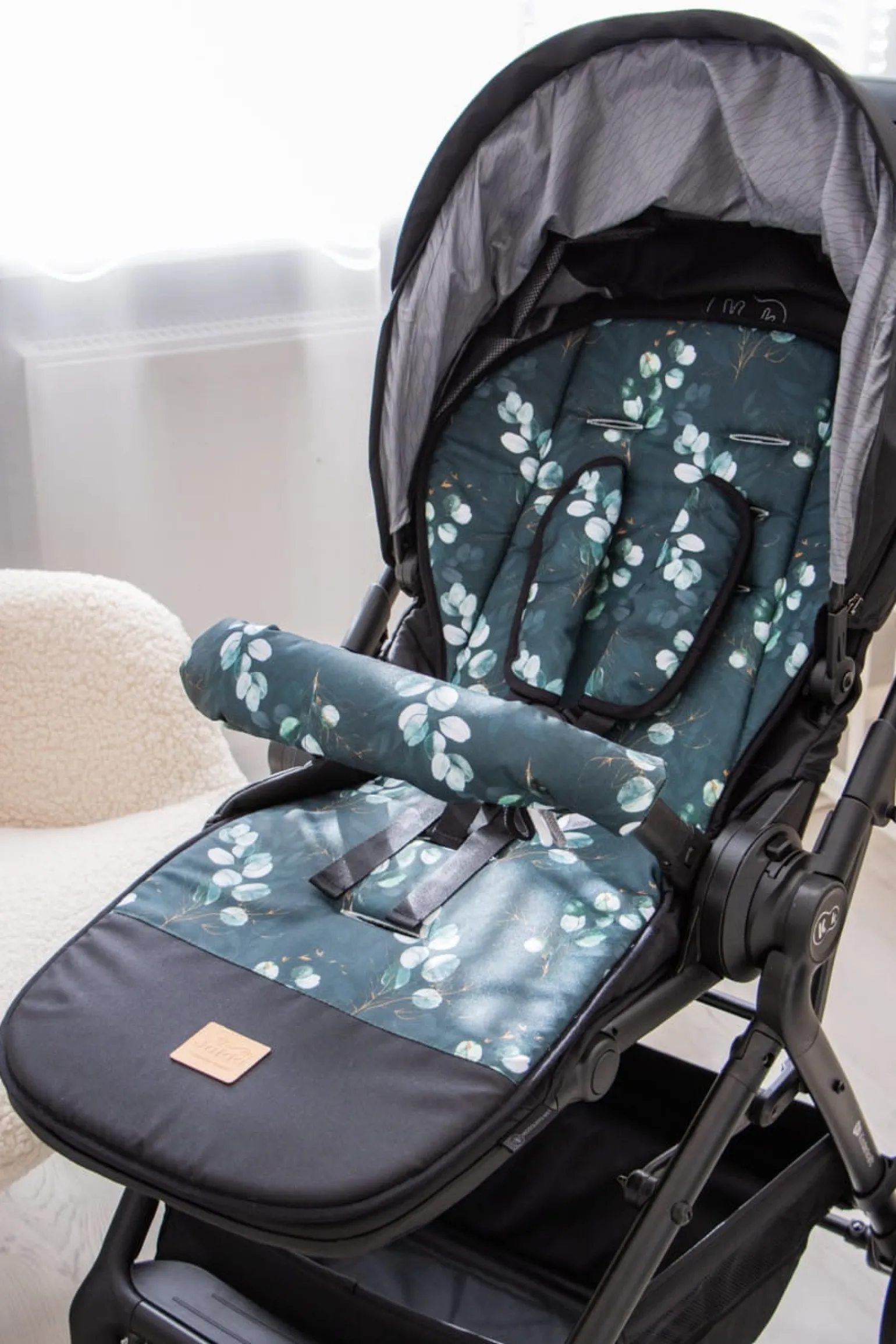 Dwustronna wkładka do wózka spacerowego - Eucalyptus Black