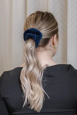 Gumka do włosów SCRUNCHIES welur granatowy