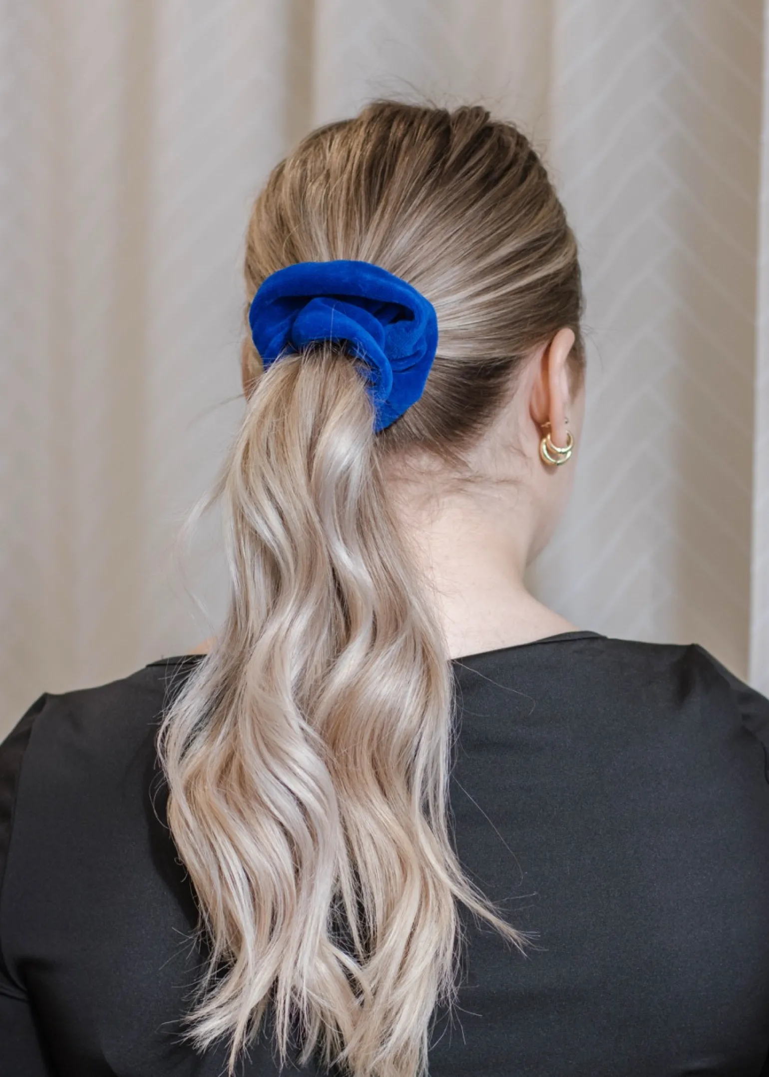 Gumka do włosów SCRUNCHIES welur chabrowy