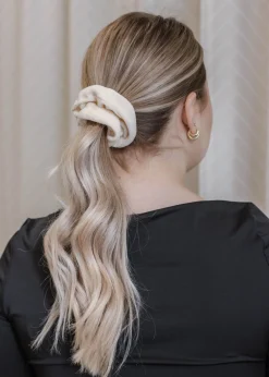 Gumka do włosów SCRUNCHIES welur ecru