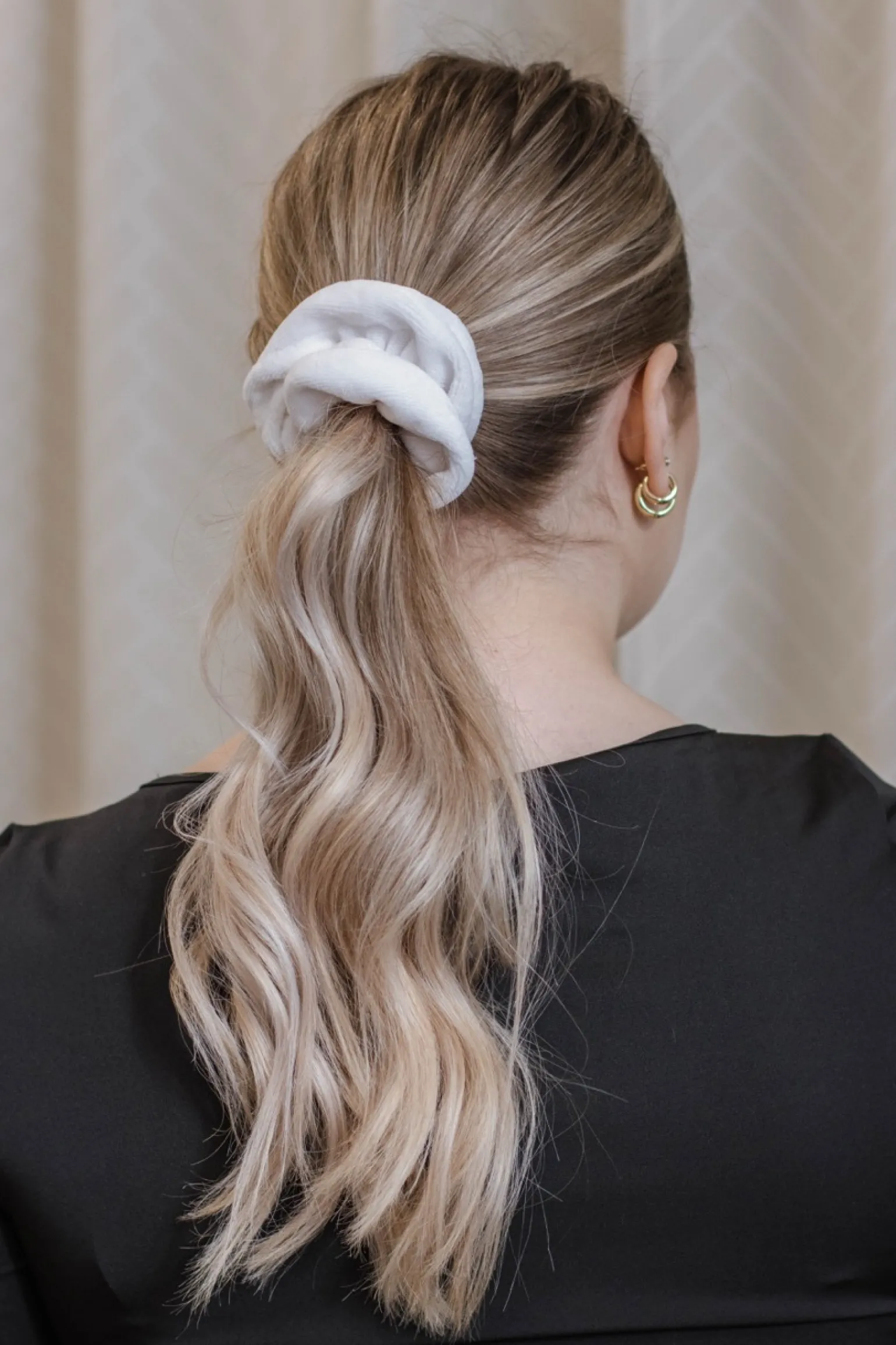 Gumka do włosów SCRUNCHIES welur biały