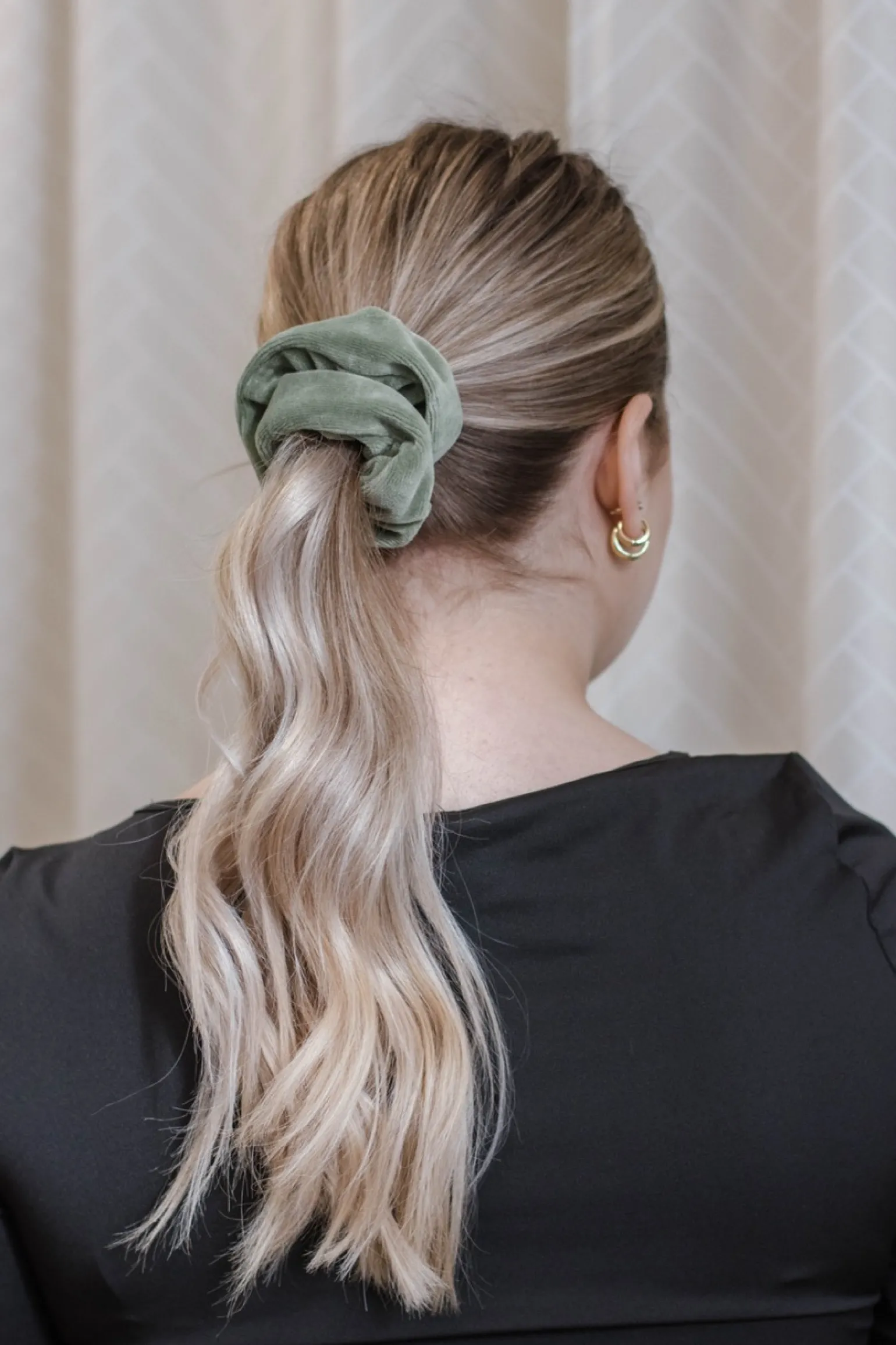 Gumka do włosów SCRUNCHIES welur szałwiowy