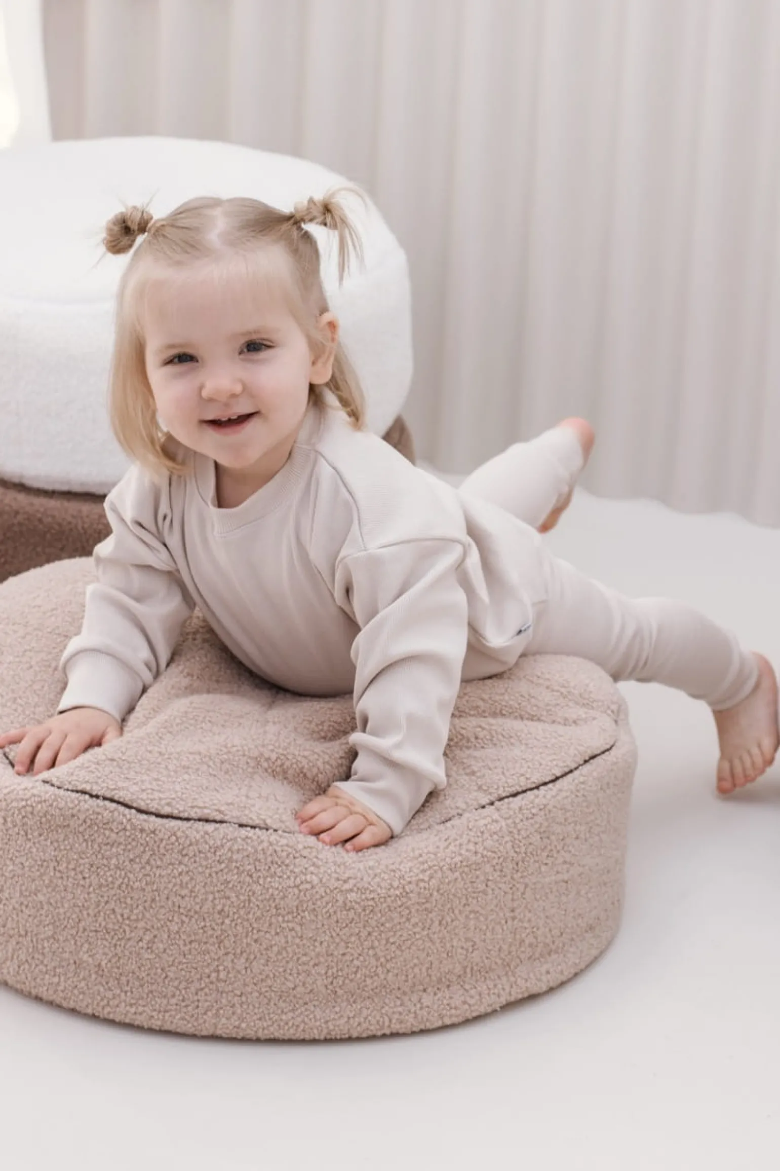 JUKKI Prążkowana bluza oversize - Beige