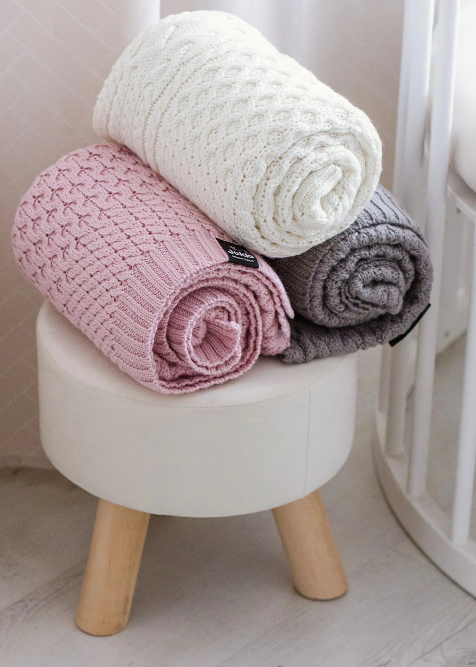 Kocyk dziany MERINO 85 x 100 cm - Pink Cupcake