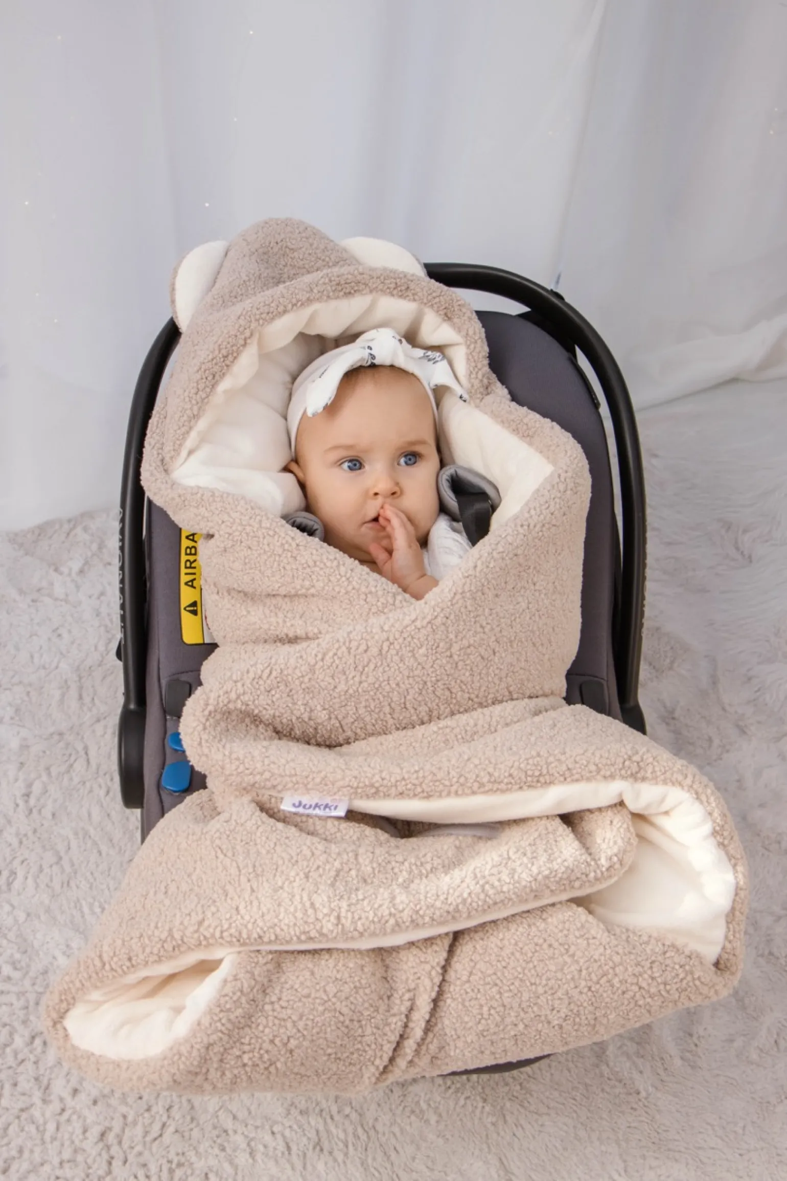 Kocyk, otulacz z kapturem do fotelika niemowlęcego z Boucle i Minky Plusz 90 x 90 cm - Beige