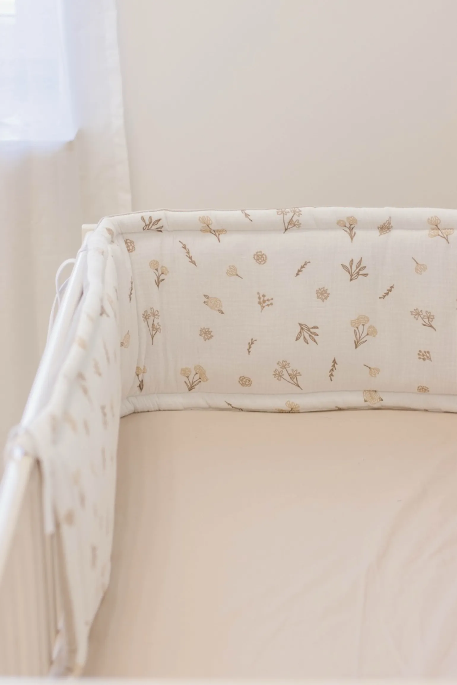 Muślinowy Ochraniacz do łóżeczka XXL - Golden Meadow i Ecru Velvet