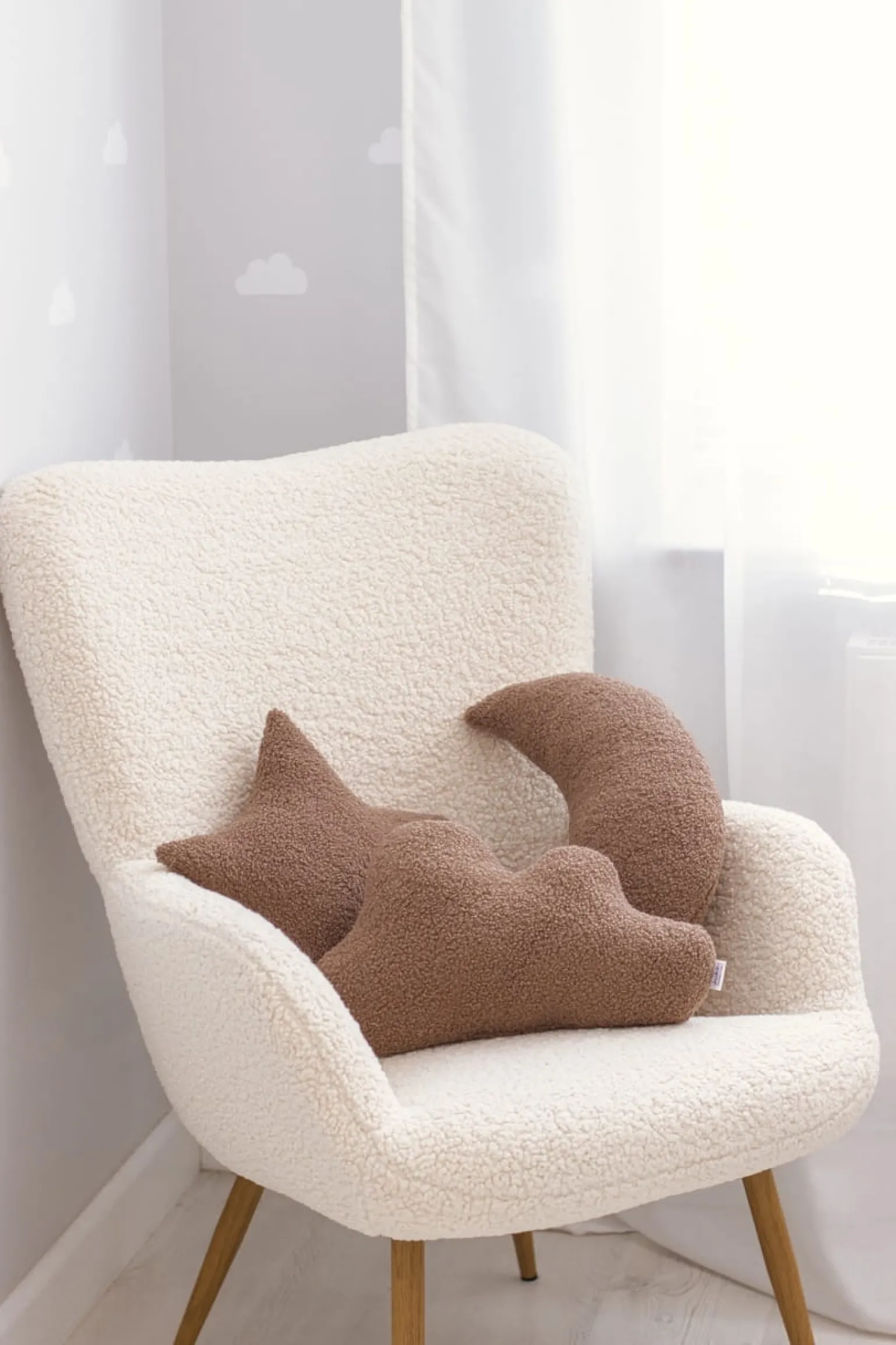 Poduszka chmurka Boucle - Brown