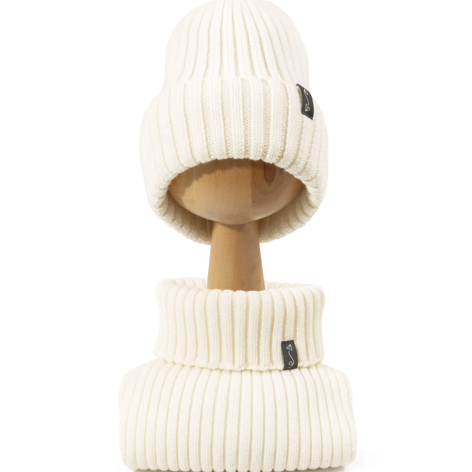 Zimowa czapka z wełny merino - ECRU