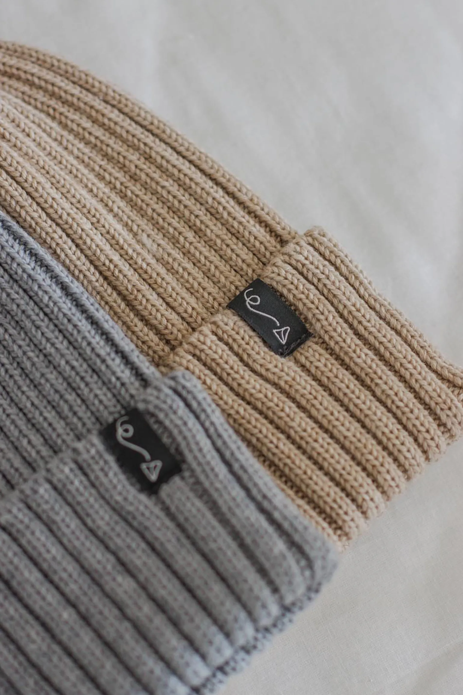 Zimowa czapka z wełny merino - GREY MELANGE