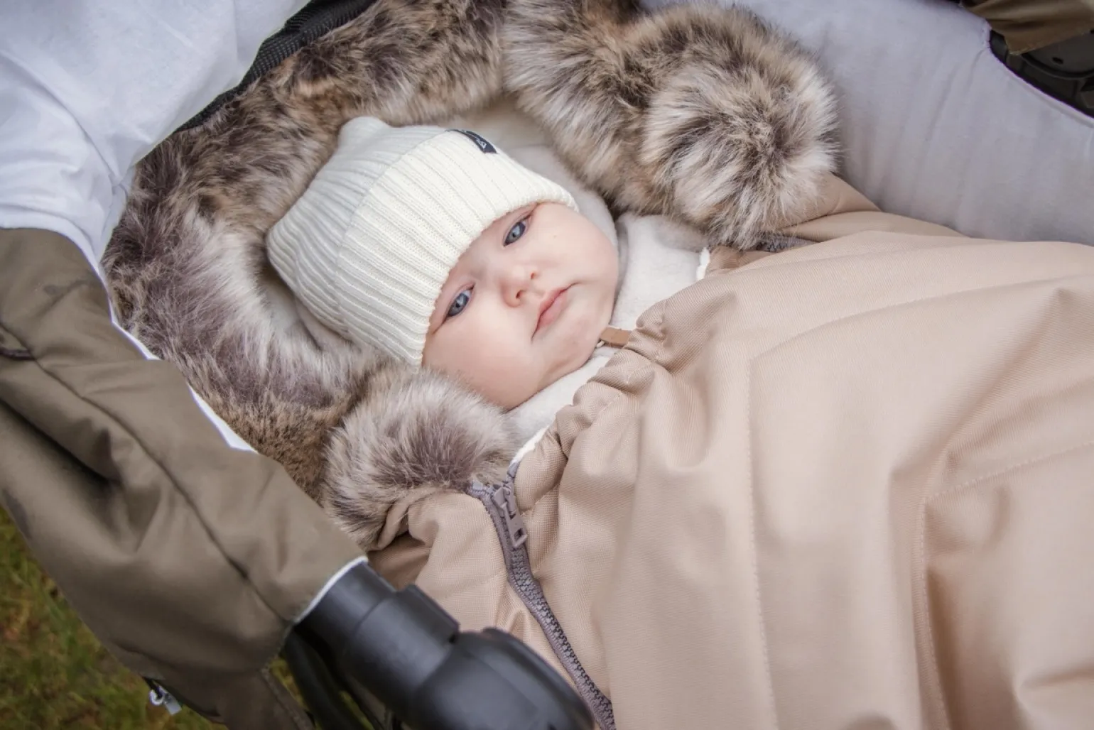 Zimowy śpiworek dziecięcy do wózka, gondoli i sanek - BEIGE WINTER